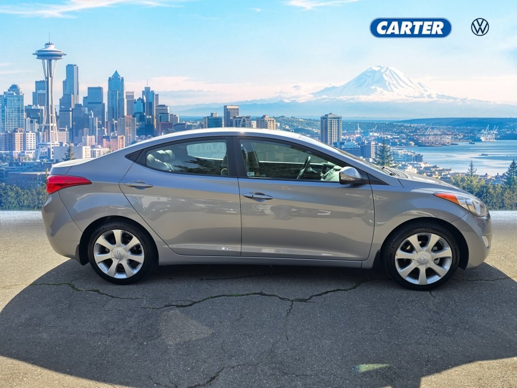 Used 2013 Hyundai Elantra Limited w/ Technology Pkg FWD image 2