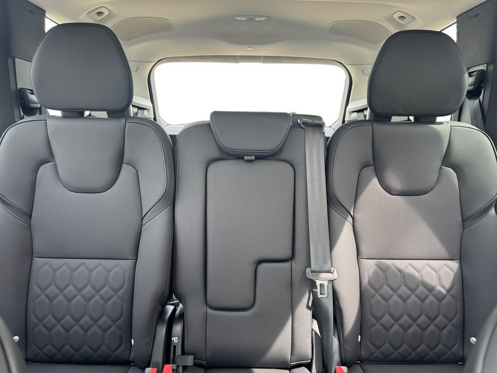New 2026 Volvo XC90 B6 Plus w/ Protection Package Premier AWD/4WD image 24