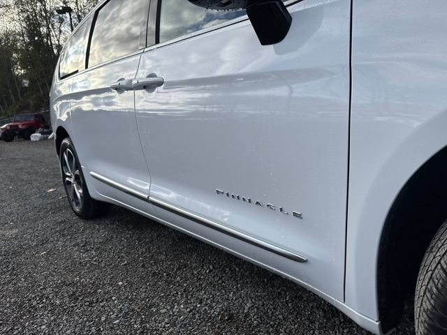 New 2026 Chrysler Pacifica Pinnacle AWD/4WD image 38