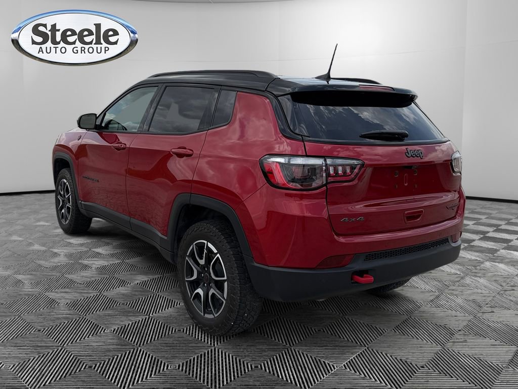 Used 2025 Jeep Compass Trailhawk AWD/4WD image 3