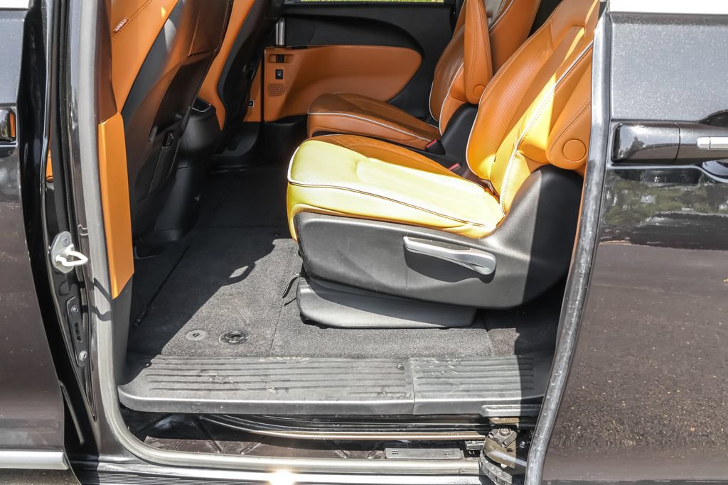 Used 2022 Chrysler Pacifica Pinnacle AWD/4WD image 29