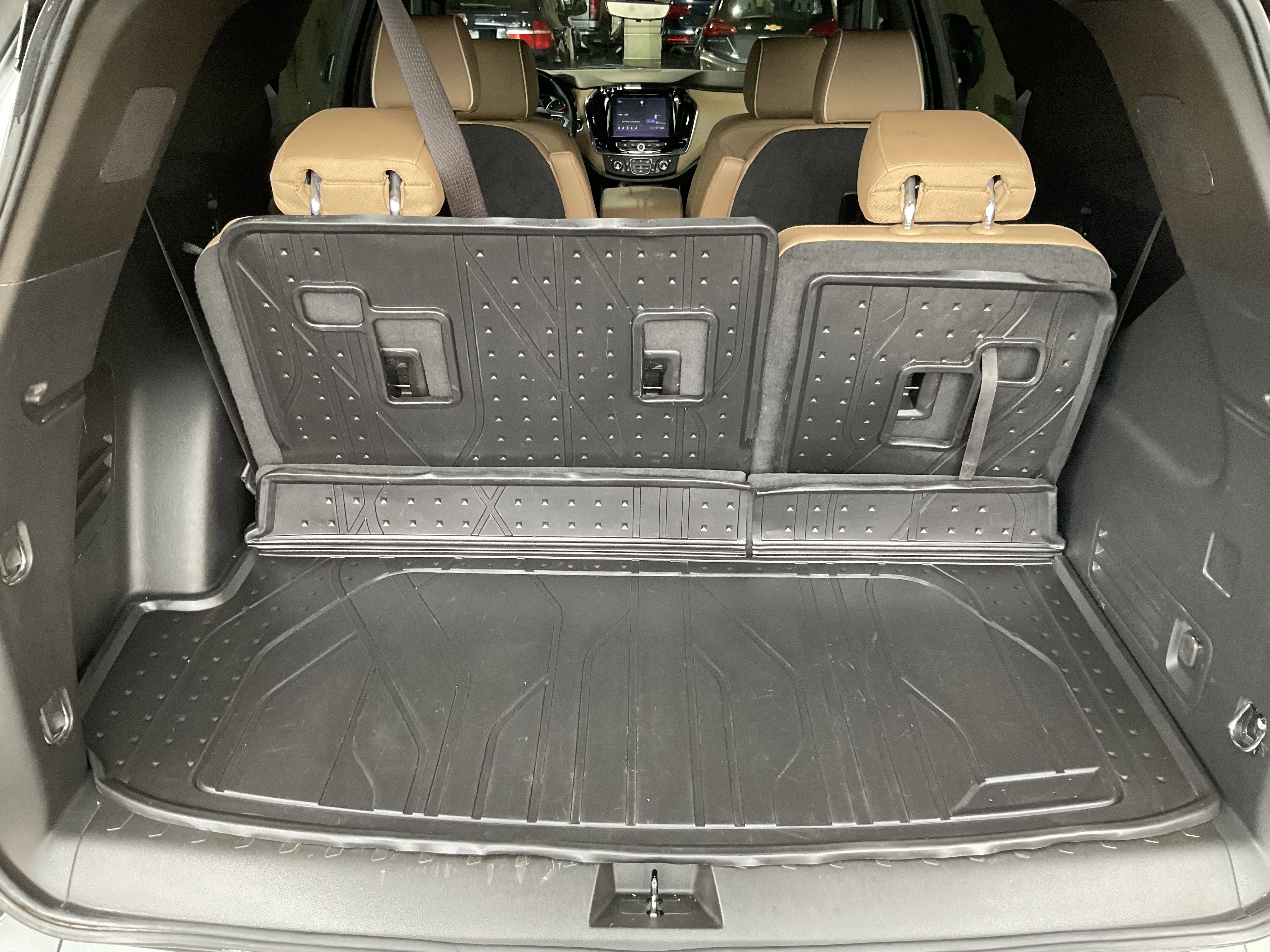 Used 2023 Chevrolet Traverse Premier image 48