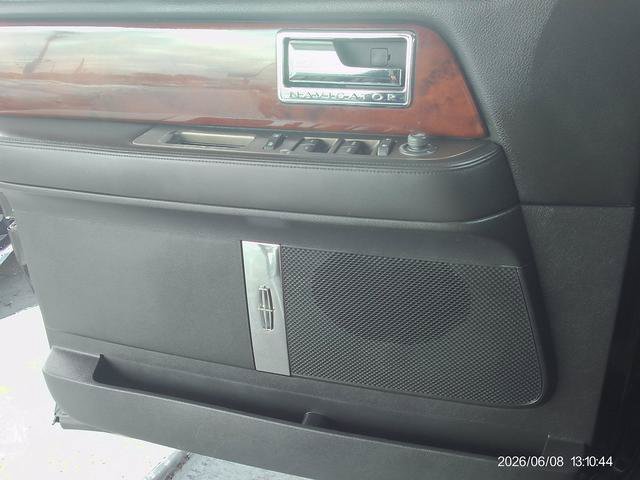 Used 2014 Lincoln Navigator 4WD image 16