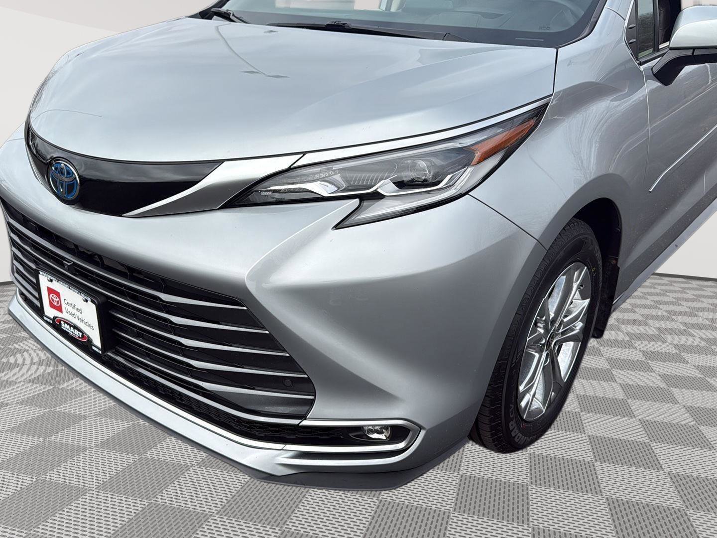 Used 2022 Toyota Sienna Platinum image 21