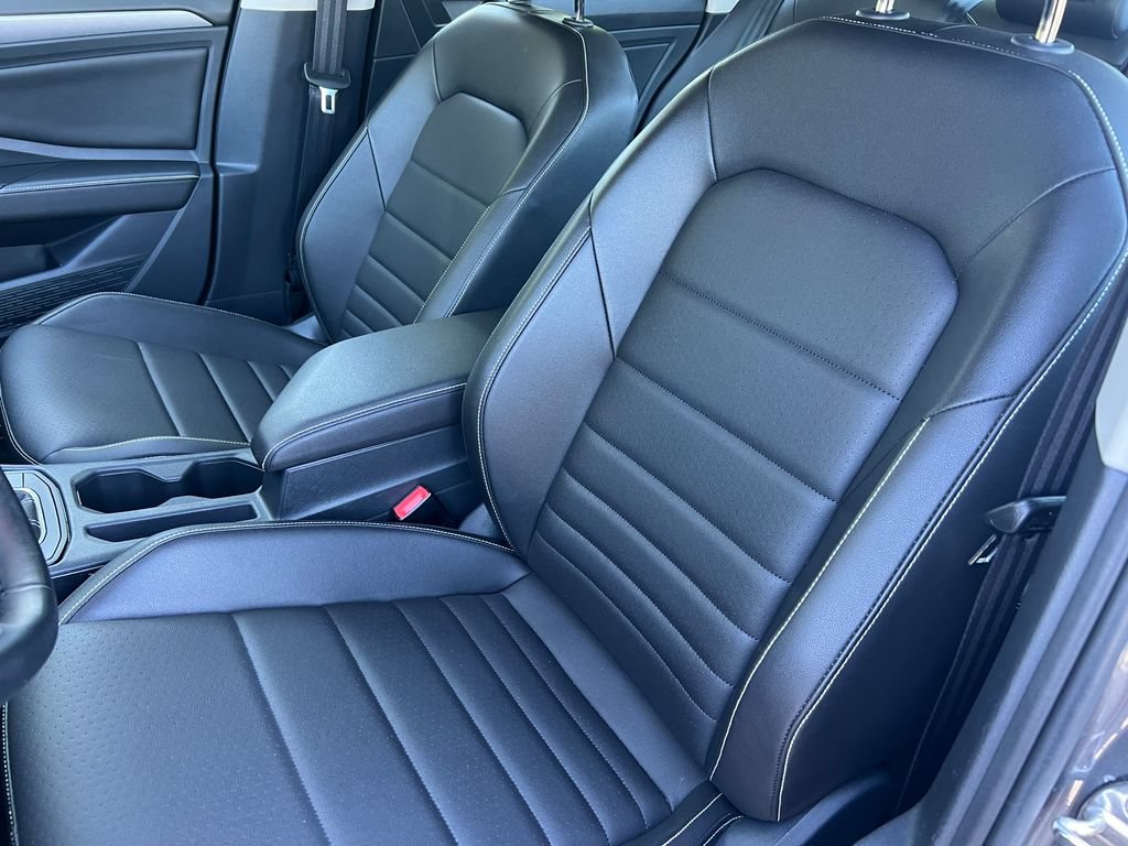 Used 2024 Volkswagen Jetta SE FWD image 11