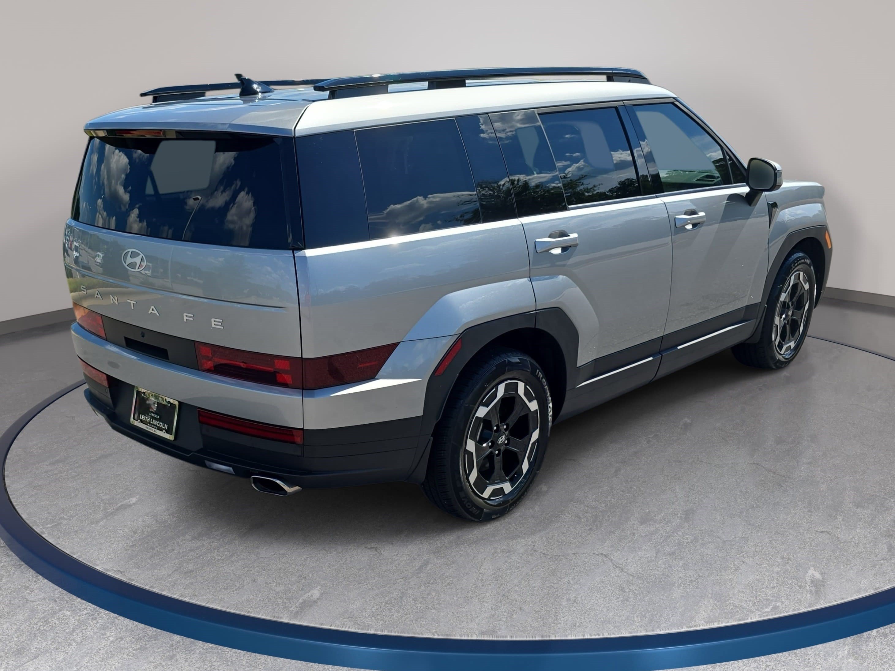 Used 2024 Hyundai Santa Fe SEL FWD image 5
