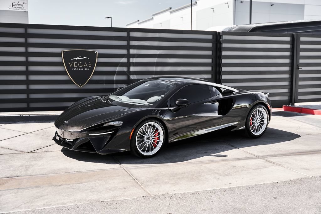 Used 2024 McLaren Artura RWD image 6