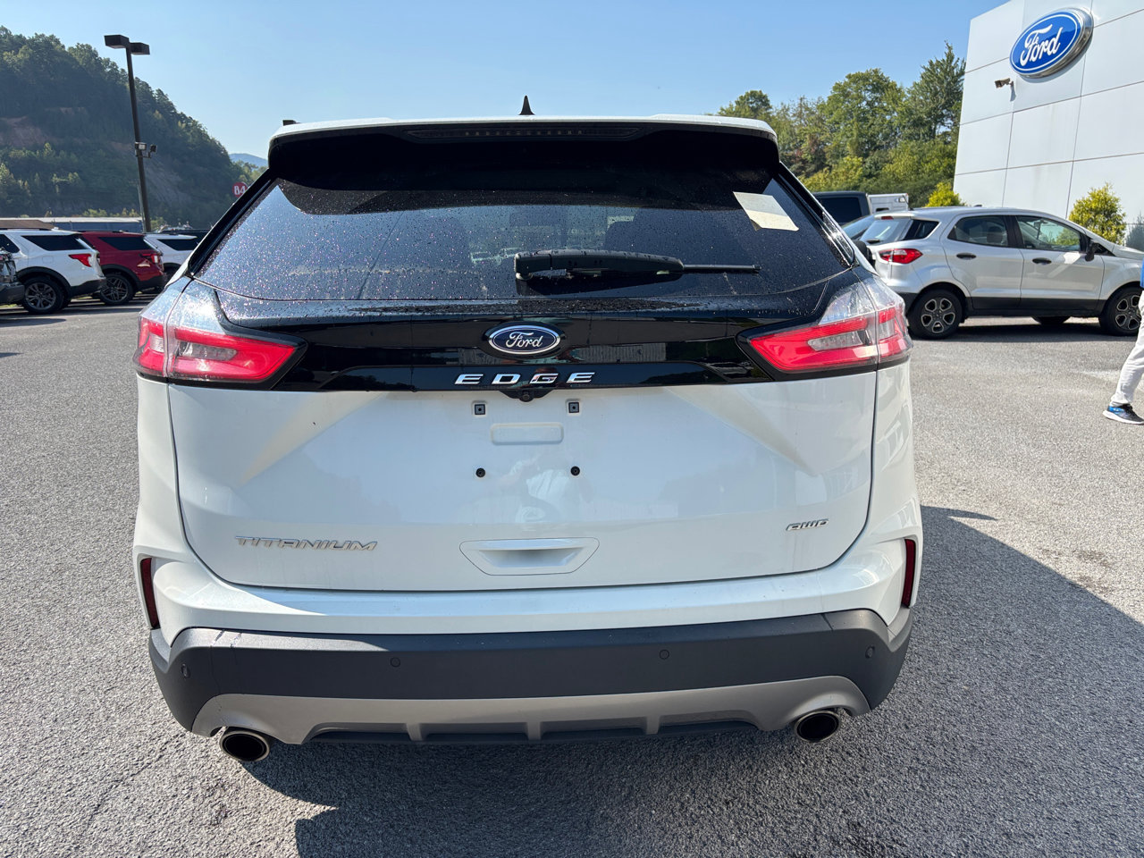 Used 2022 Ford Edge Titanium image 3