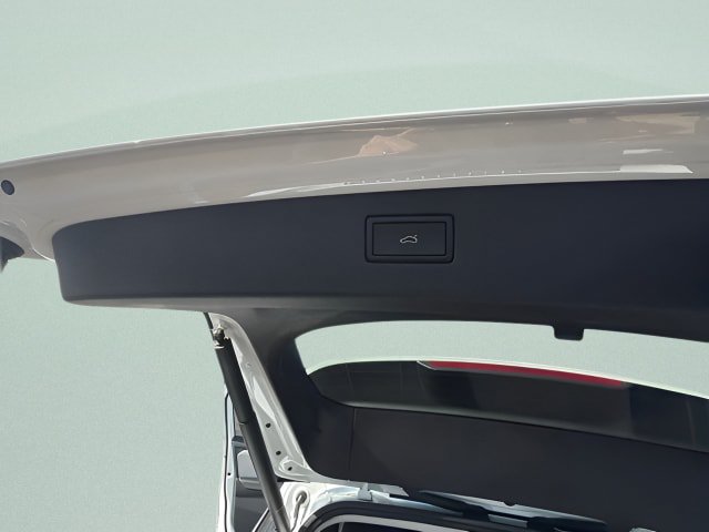 Certified 2025 Volkswagen Tiguan SE FWD image 21