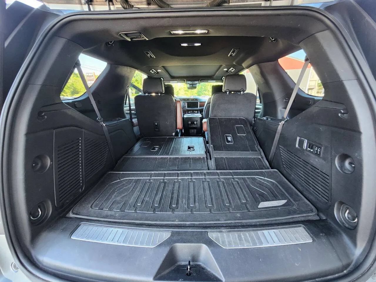 Used 2023 GMC Yukon Denali Ultimate AWD/4WD image 18
