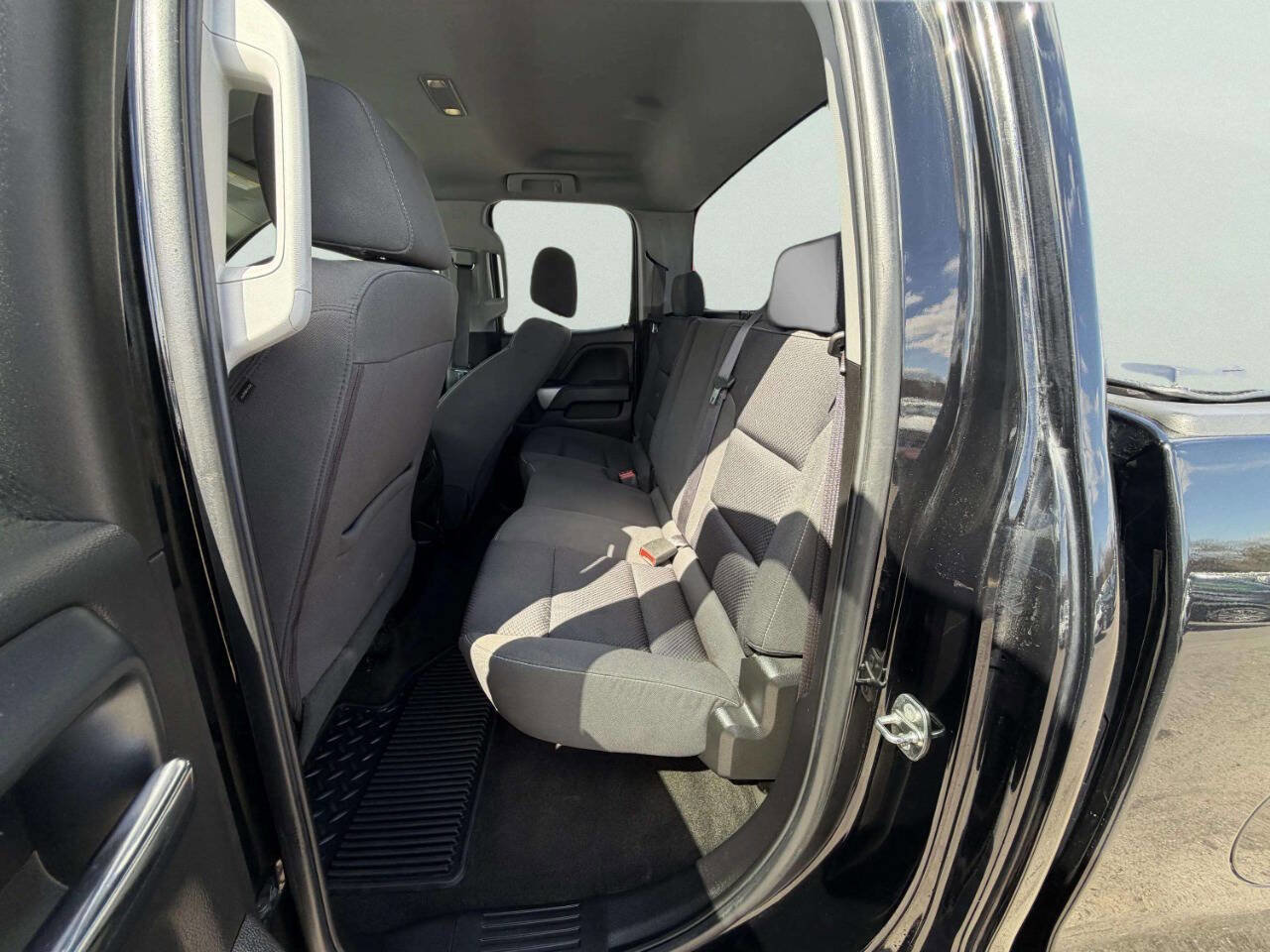 Used 2017 Chevrolet Silverado 1500 LT w/ Midnight Edition image 23