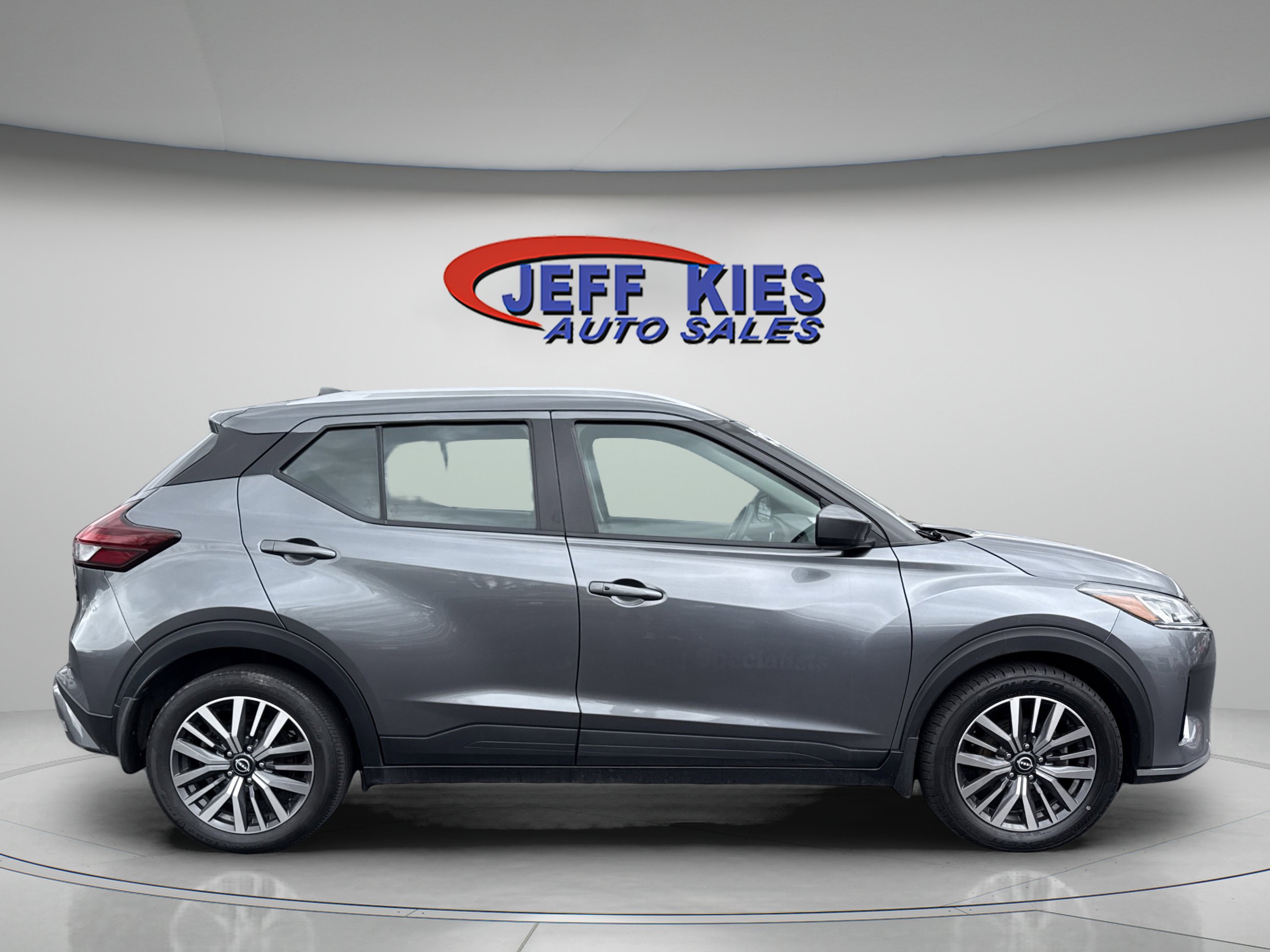 Used 2023 Nissan Kicks SV FWD image 4