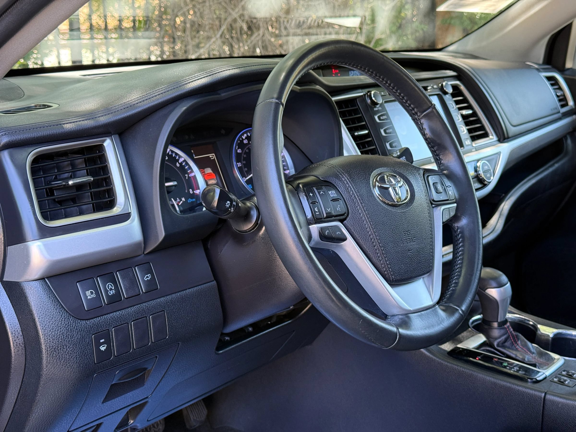Used 2019 Toyota Highlander SE FWD image 29