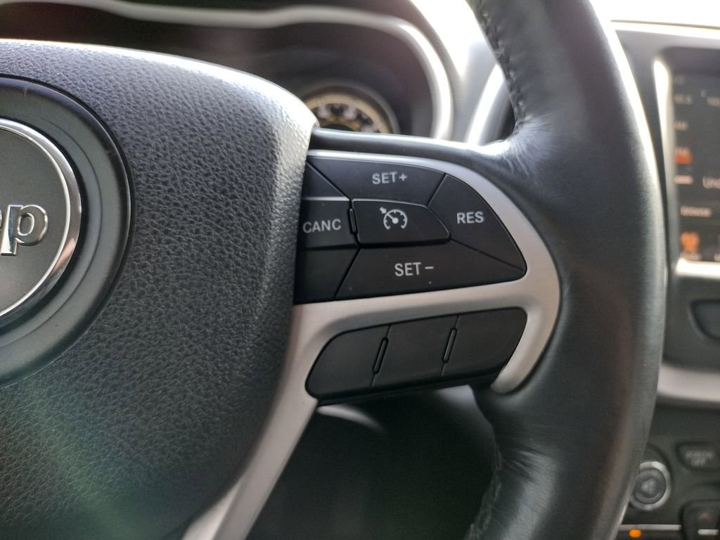 Used 2015 Jeep Cherokee Limited w/ Luxury Group image 23