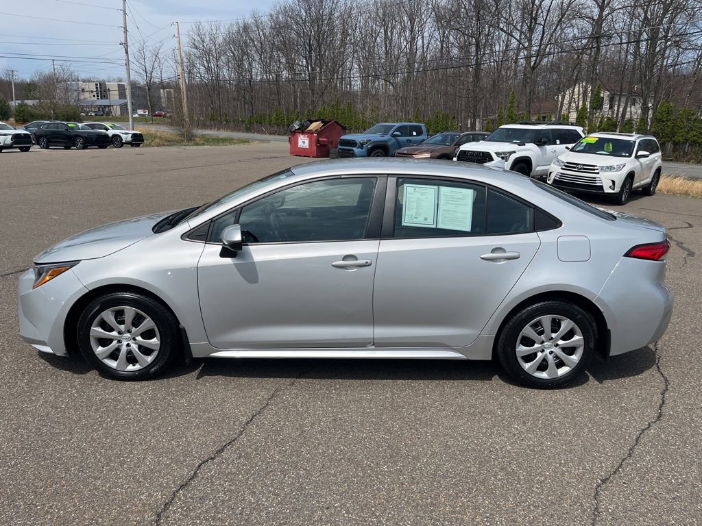 Used 2023 Toyota Corolla LE FWD image 3