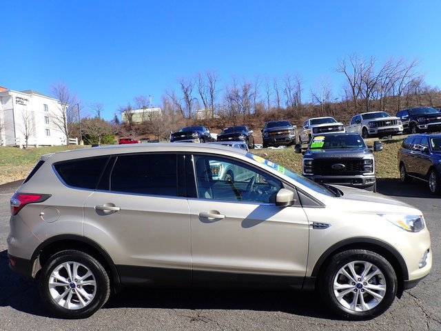 Used 2017 Ford Escape SE image 4