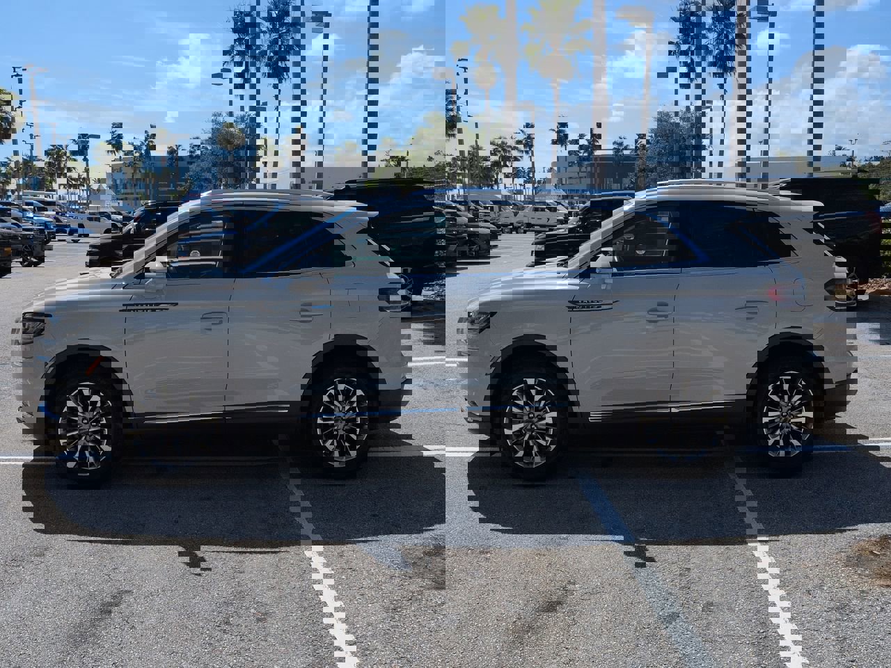 Certified 2021 Lincoln Nautilus FWD w/ Equipment Group 101A image 7