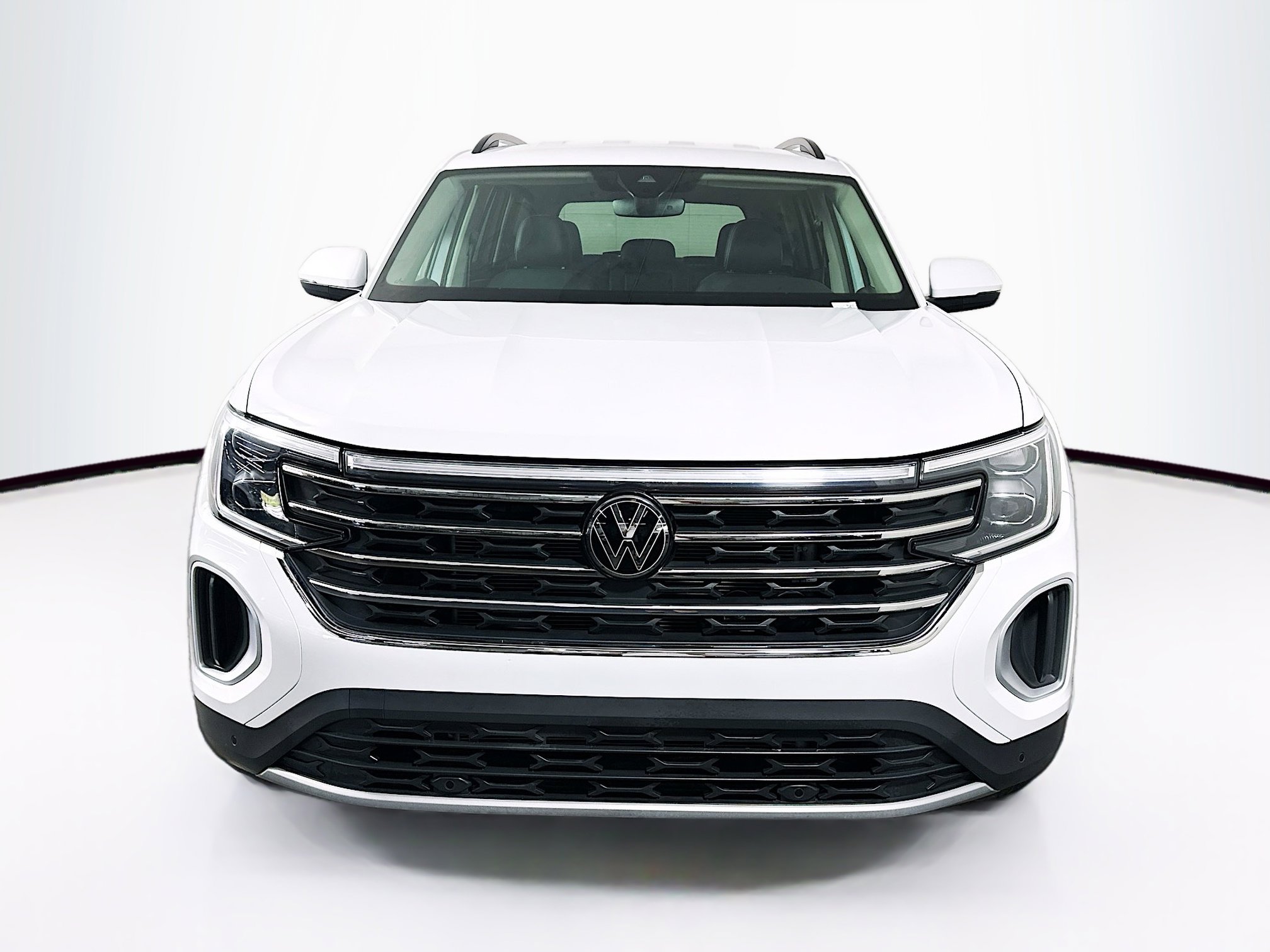 Used 2025 Volkswagen Atlas SE image 2