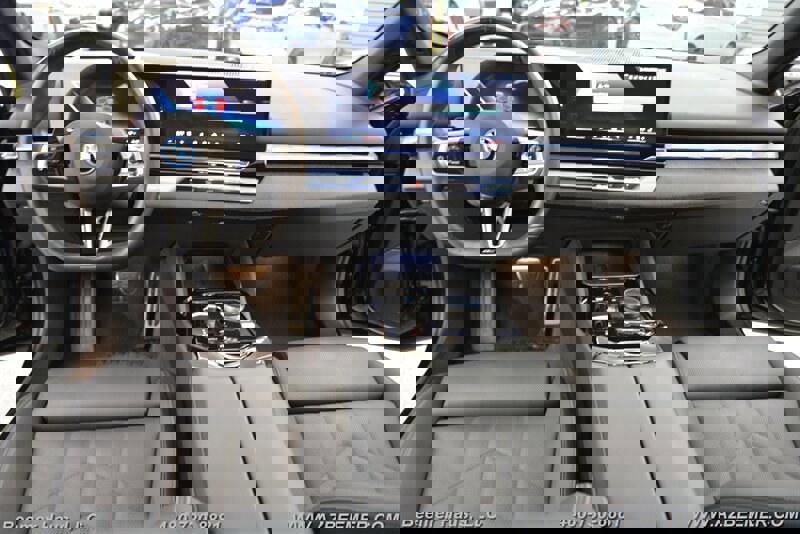 Used 2025 BMW i5 eDrive40i w/ M Sport Package image 17