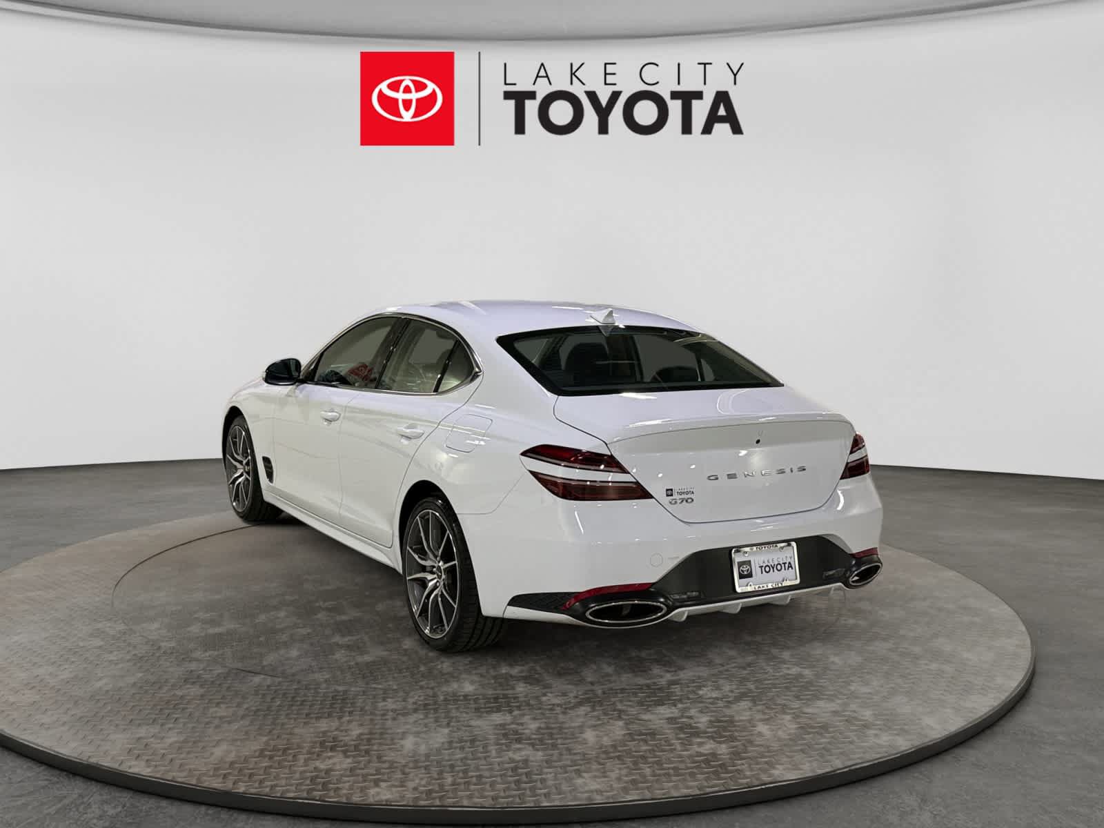 Used 2025 Genesis G70 2.5T RWD image 5
