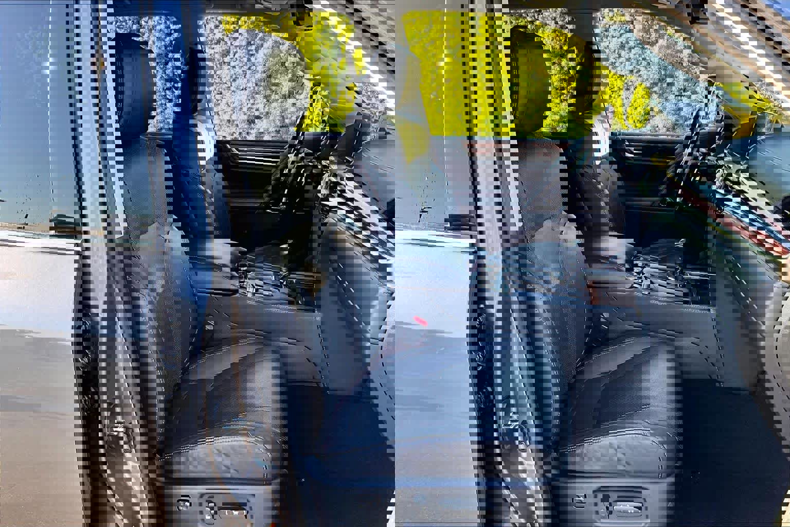 Used 2019 Lexus LX 570 4WD image 9