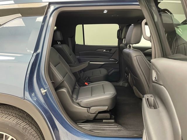Used 2025 Chevrolet Traverse LT image 13