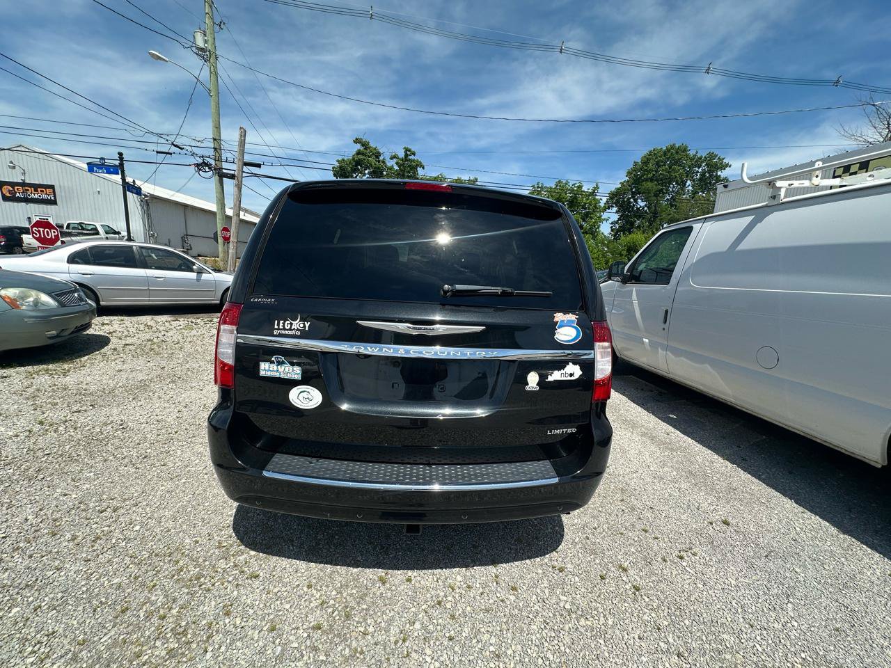 Used 2015 Chrysler Town & Country Limited Platinum FWD image 5