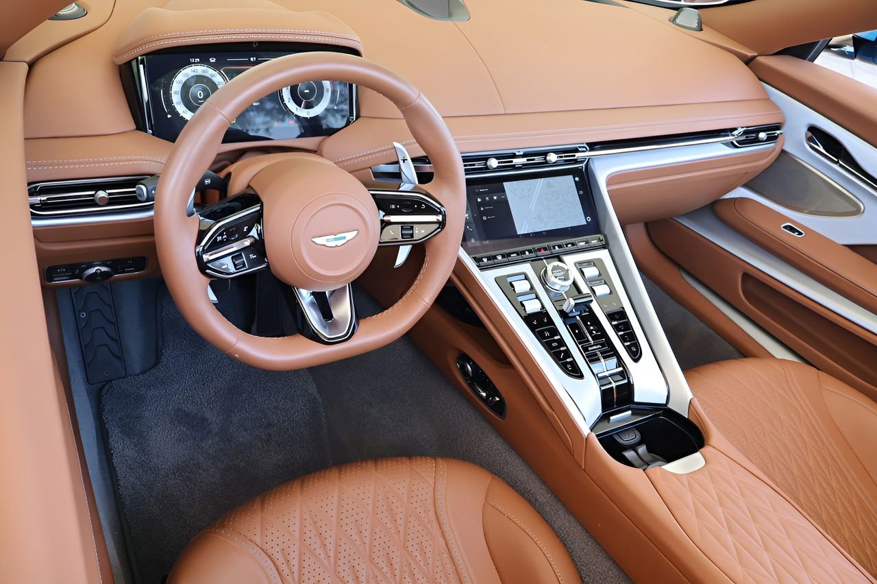 Used 2024 Aston Martin DB12 Convertible image 16