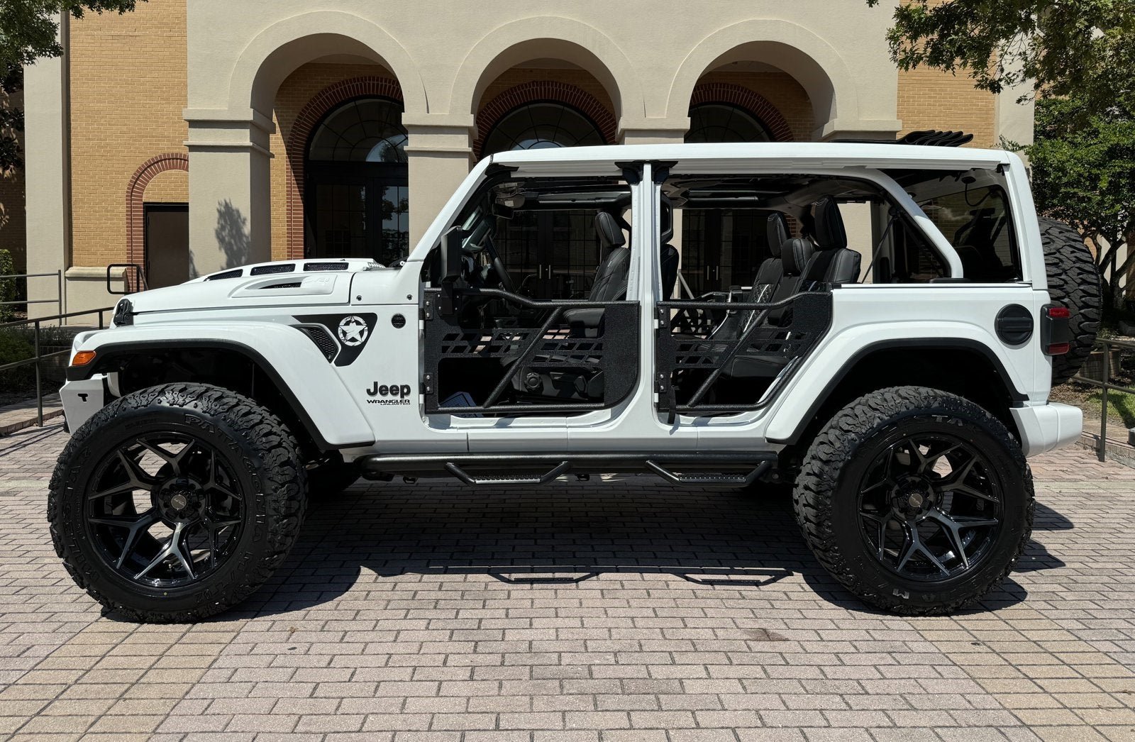 Used 2022 Jeep Wrangler Unlimited Sahara AWD/4WD image 8
