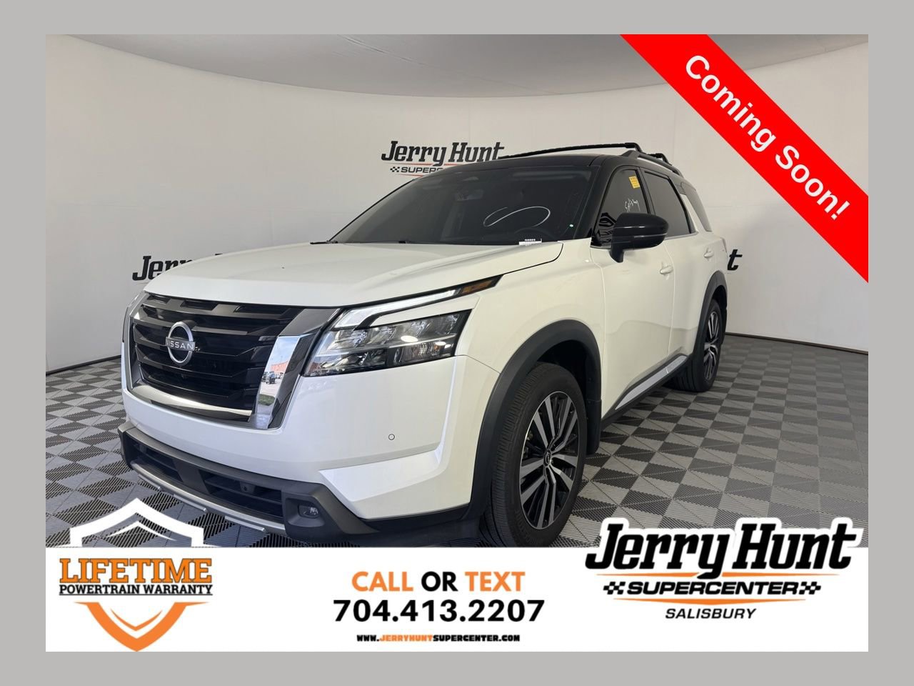 Used 2024 Nissan Pathfinder Platinum FWD image 1