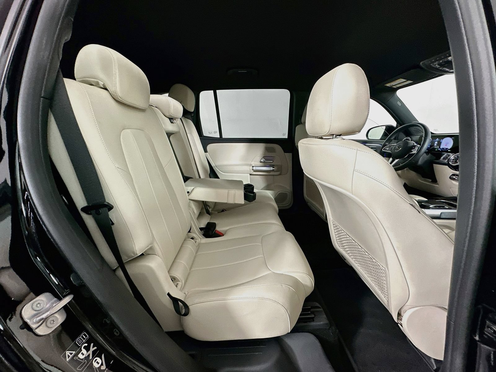 Used 2023 Mercedes-Benz EQB 300 4MATIC w/ Exclusive Package image 28