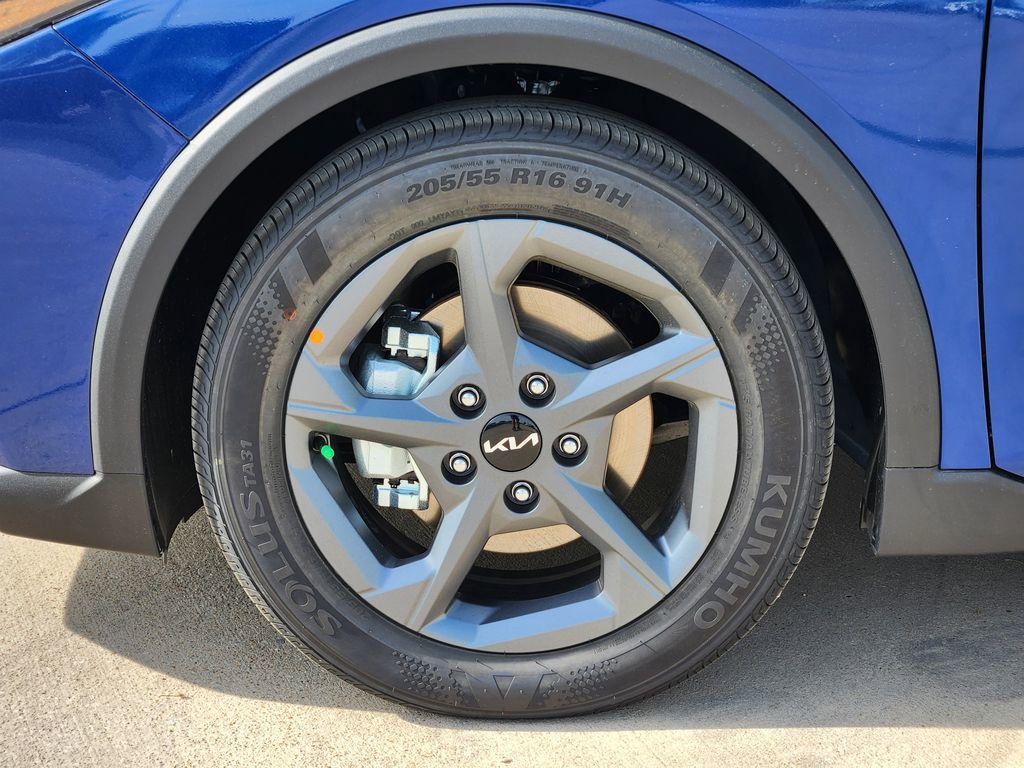 New 2026 Kia K4 LXS image 7