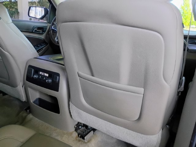Used 2015 Chevrolet Suburban LT RWD image 54
