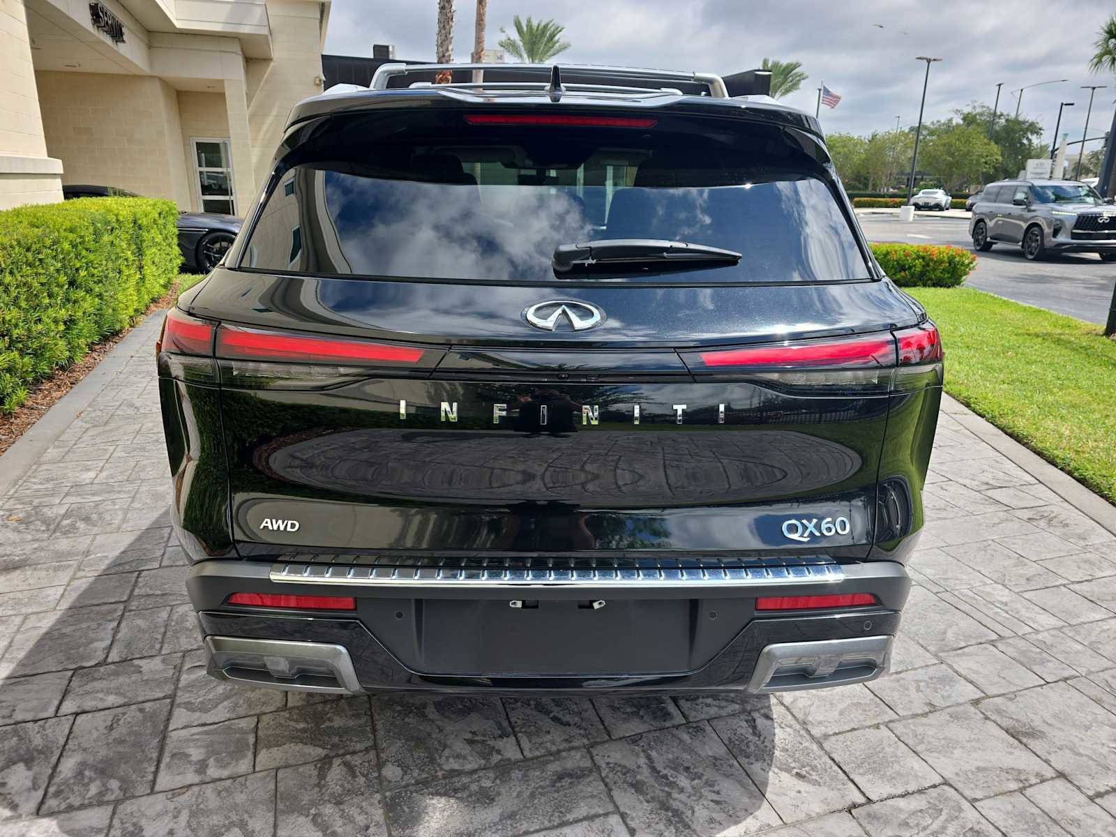 Used 2024 INFINITI QX60 Sensory w/ Vision Package image 5