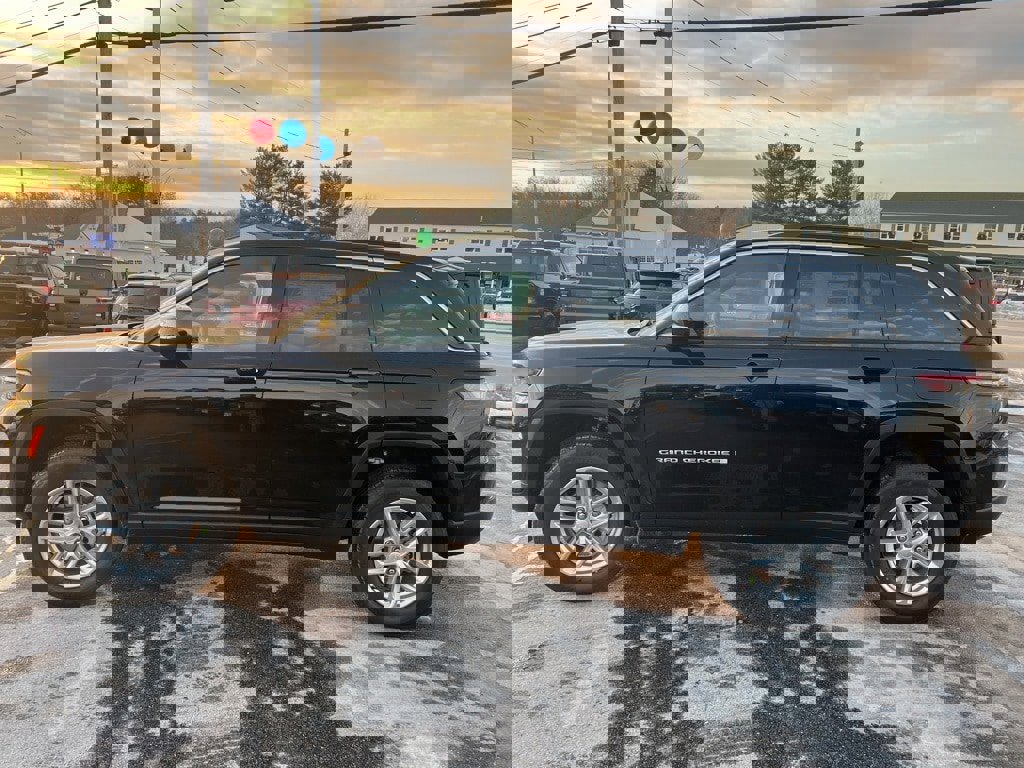 New 2025 Jeep Grand Cherokee Laredo X image 4