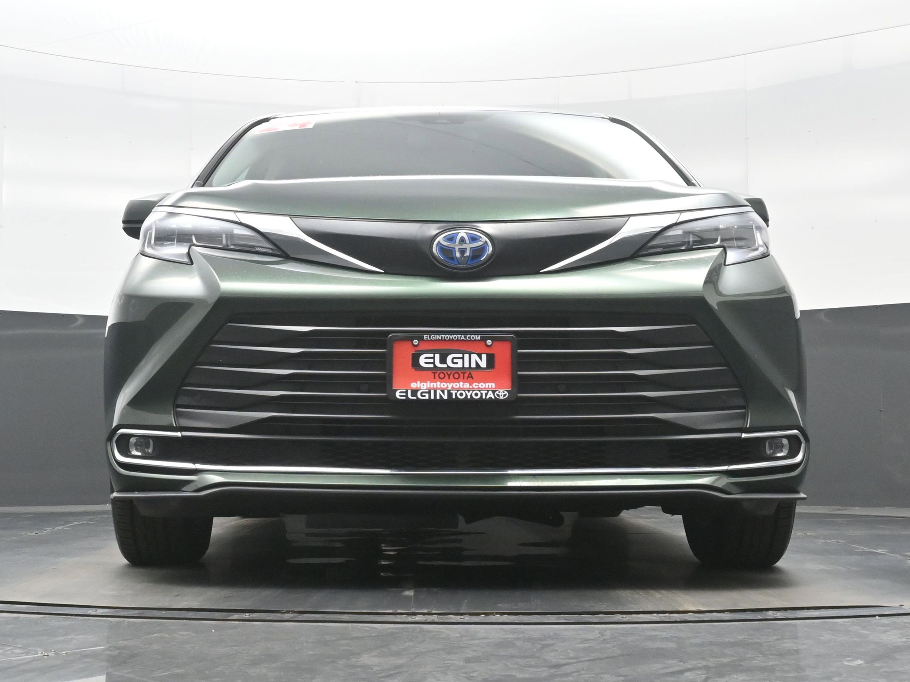 Used 2024 Toyota Sienna XLE image 29