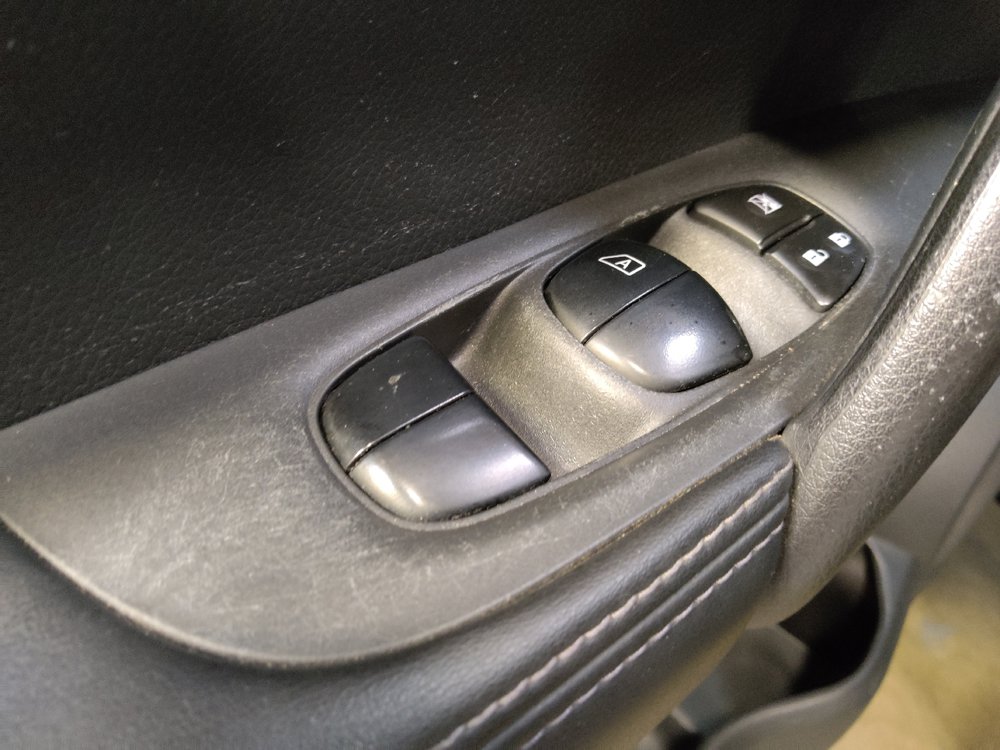 Used 2018 Nissan Rogue Sport SV w/ SV Technology Package FWD image 27