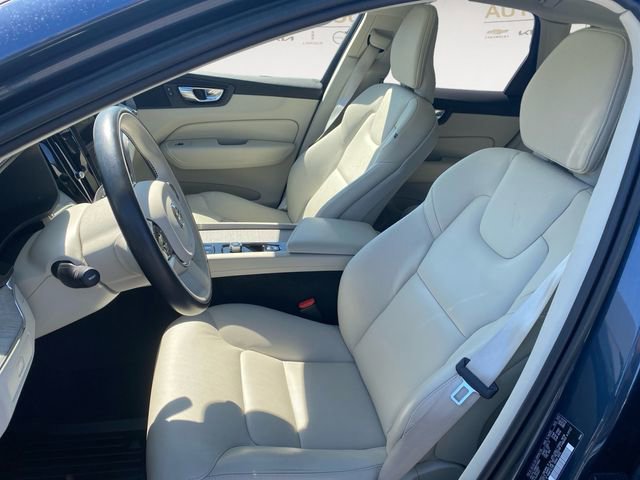 Used 2023 Volvo XC60 B5 Plus w/ Climate Package image 9