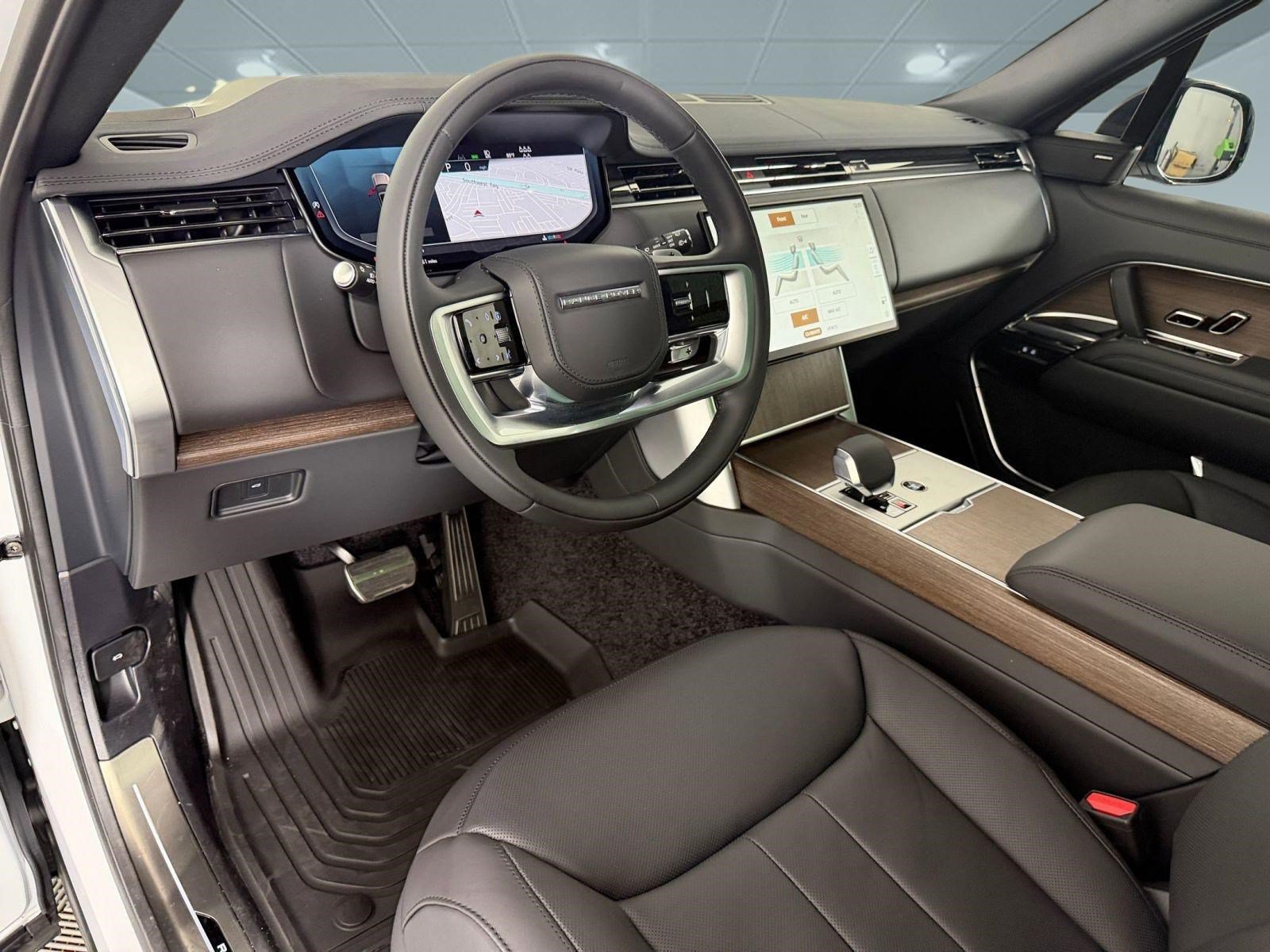 New 2026 Land Rover Range Rover Long Wheelbase SE AWD/4WD image 4