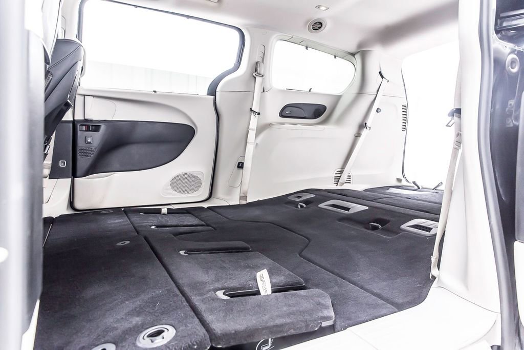 Used 2019 Chrysler Pacifica Touring-L Plus image 36