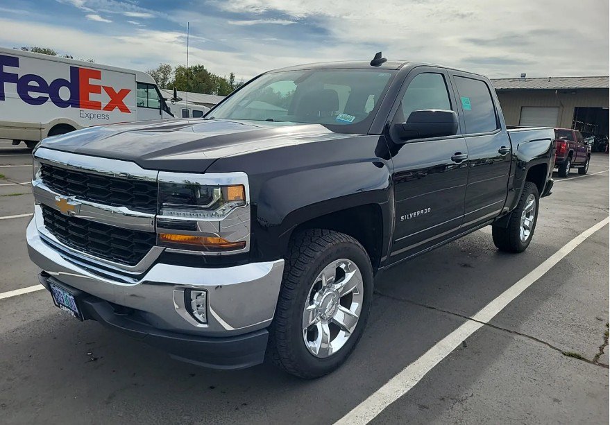 Used 2017 Chevrolet Silverado 1500 LT w/ LT Eassist Package AWD/4WD image 3
