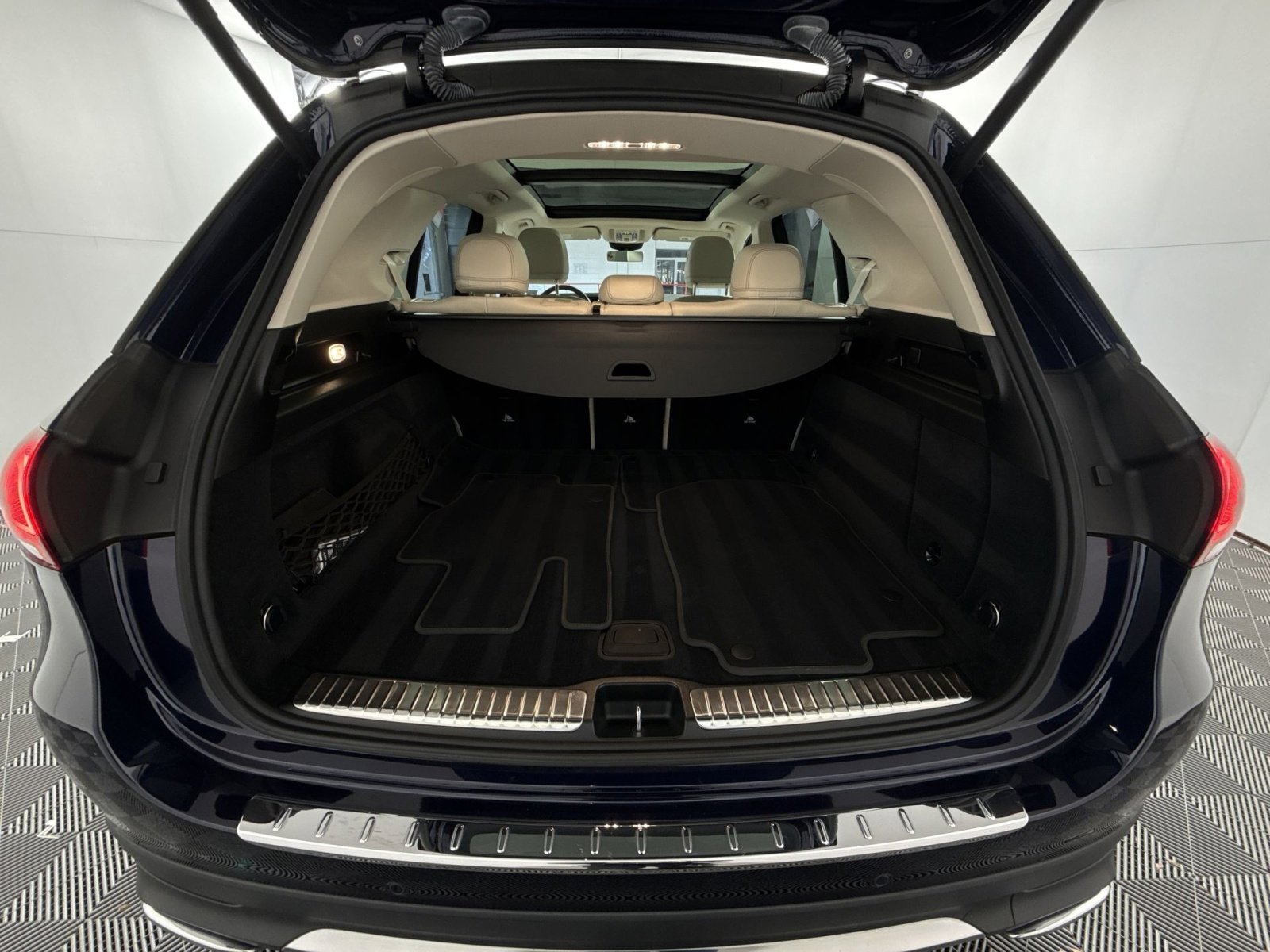 Used 2022 Mercedes-Benz GLE 350 w/ Premium Package image 26