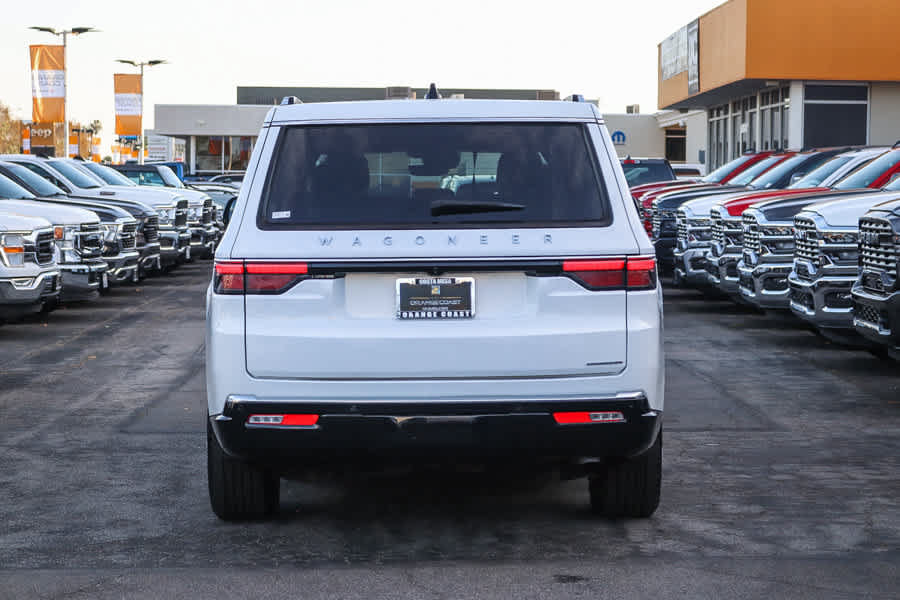 Used 2024 Jeep Wagoneer L Series II w/ Flexible Seating Group AWD/4WD image 5