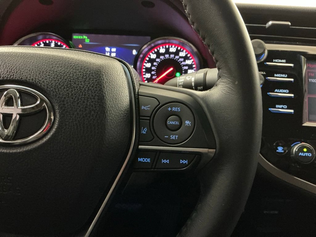 Used 2018 Toyota Camry XSE FWD image 14