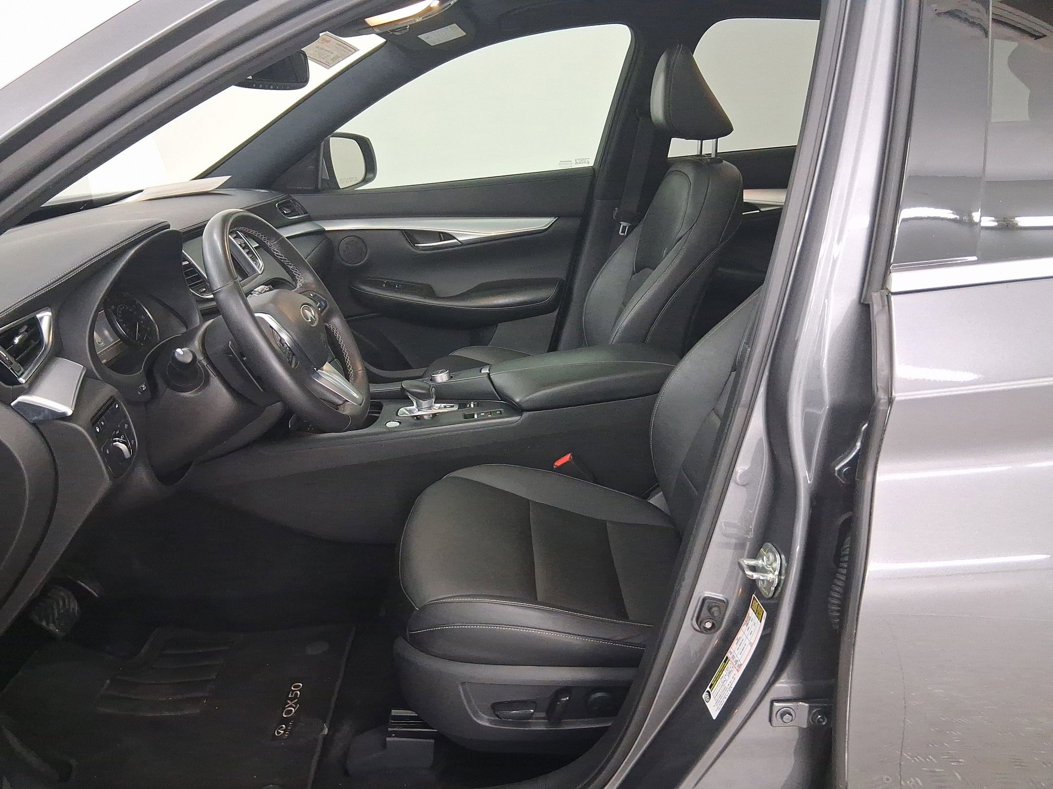 Used 2021 INFINITI QX50 Luxe w/ Appearance Package image 5