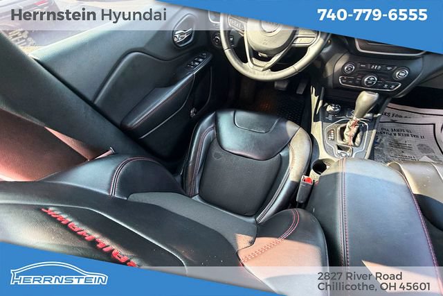 Used 2019 Jeep Cherokee Trailhawk AWD/4WD image 12