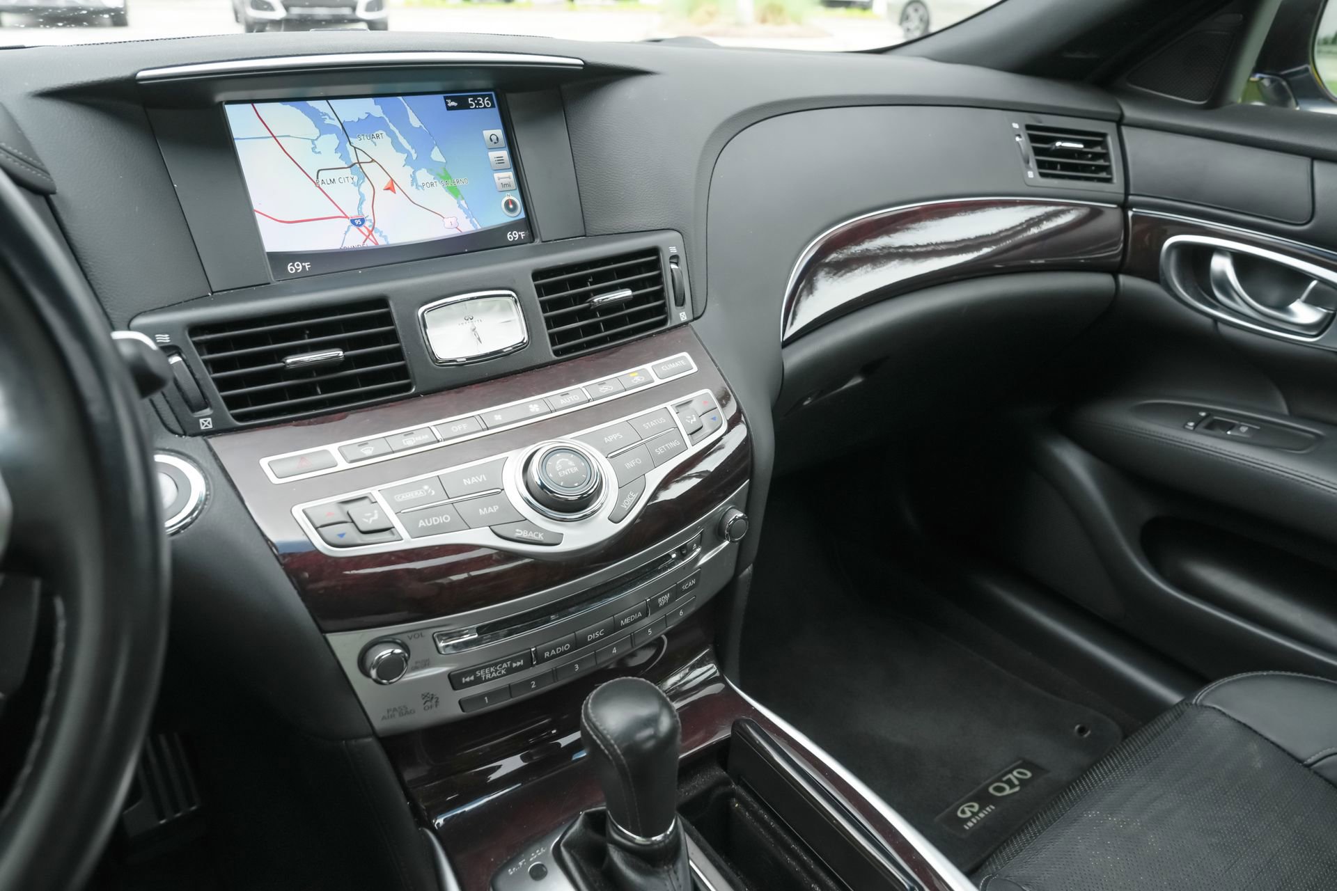 Used 2019 INFINITI Q70 Luxe w/ Sport Package image 22