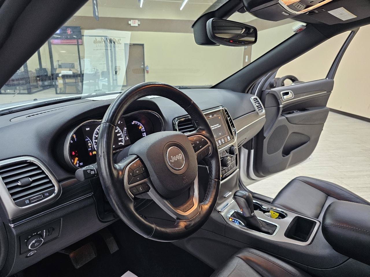 Used 2021 Jeep Grand Cherokee Limited RWD image 19