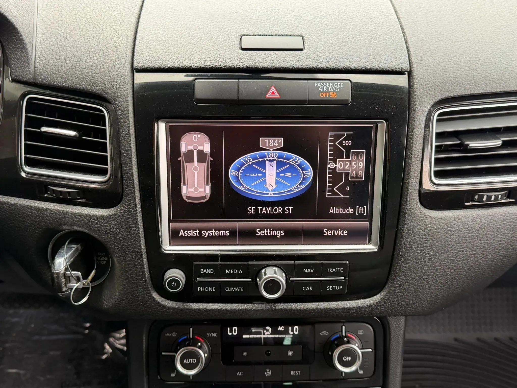 Used 2013 Volkswagen Touareg Sport AWD/4WD image 27