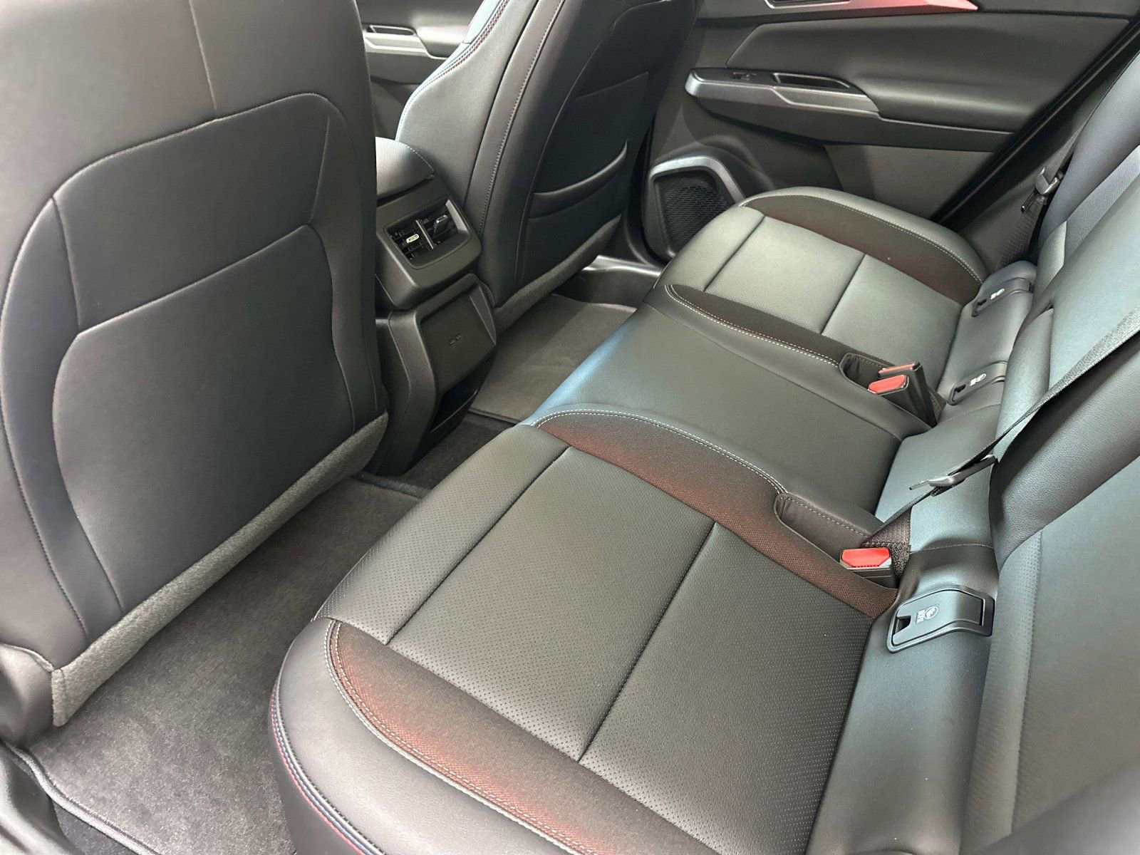 Used 2026 Chevrolet Equinox EV RS image 12